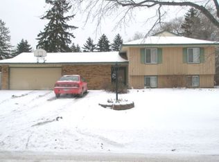 10496 Thrush St NW, Coon Rapids, MN 55433