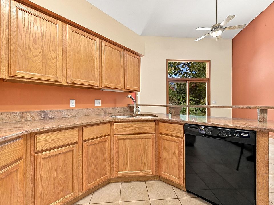42170 Brianna Dr, photo 4