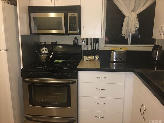 3rd image of 18350 Hatteras St APT 162