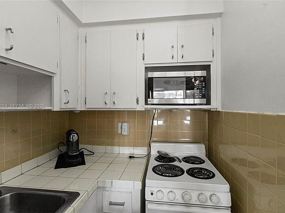 5th image of 801 Atlantic Shores Blvd APT 106