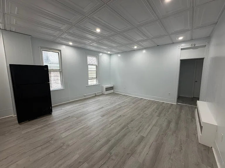 92 Carey Ave #2B — Photo 2