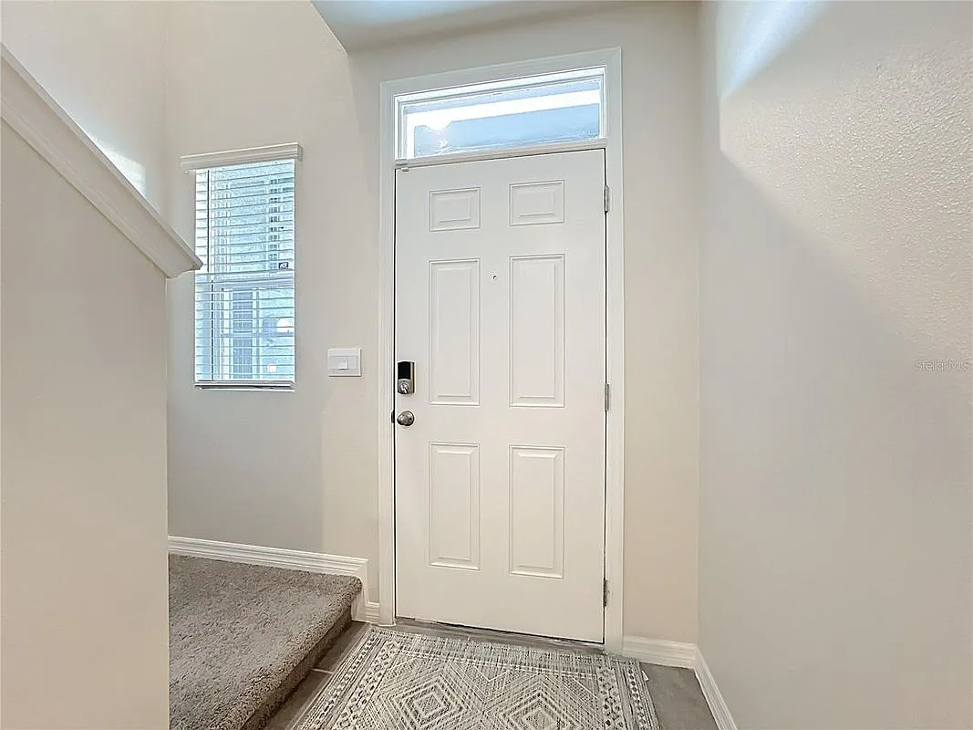 3 bed, 2.5 bath, 1463 sqft, $2,200 — Photo 3