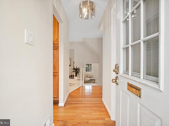 3rd image of 613 Northcliffe Dr