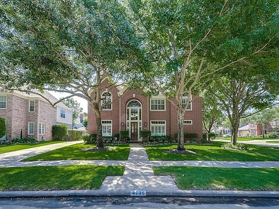This beautiful home will not disappoint. In one word, WOW! A wonderful corner lot with stunning curb appeal, itâs easy to see the beauty of ownership that will be yours for years to come. Soaring ceilings, winding staircase & grand decor greet all 