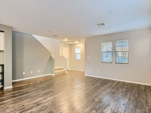 5th image of 10718 Mason Hill Ave