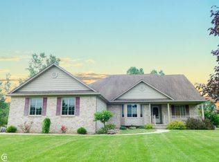 7774 Linden Dr, Almont, MI 48003