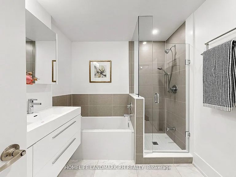 270 Davenport Rd #Townhouse 6 — Photo 24