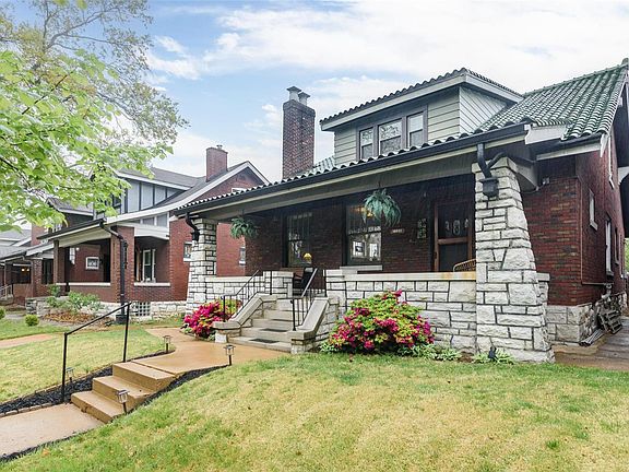 2nd image of 1129 Bellerive Blvd