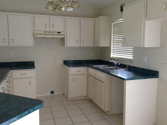4th image of 216 Holland St