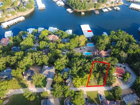 26 Saint Tropez Cir, Osage Beach, MO 65065