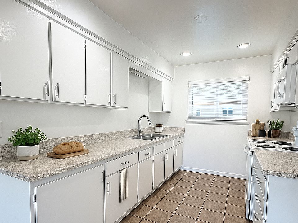 2 bdr 2 bath upstairs kitchen