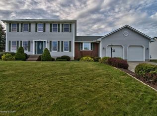 914 Clearview Rd, Moscow, PA 18444