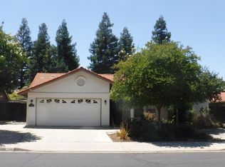 938 Amber Ave, Clovis, CA 93611