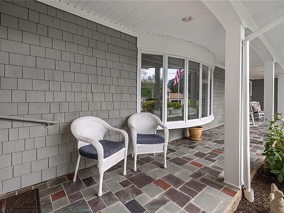 3rd image of 210 Wildflower Dr
