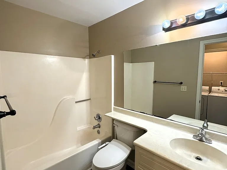 2609 Wynterhall Rd SE #D — Photo 12