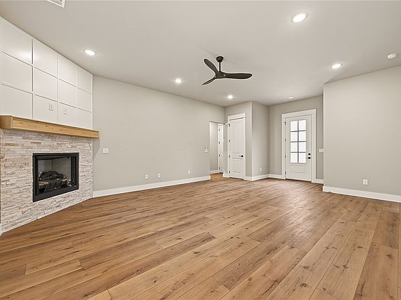 4th image of 15 Orkney Dr