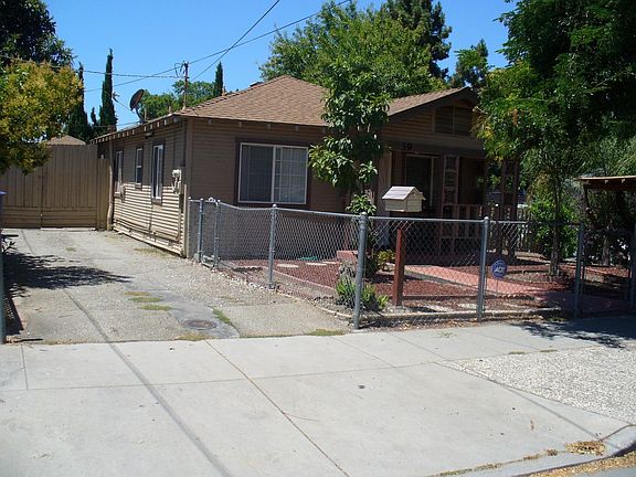 3rd image of 39 Scharff Ave