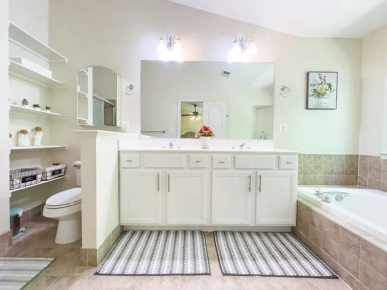 2029 Ashleigh Woods Ct — Photo 20