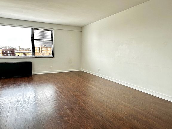 3rd image of 11850 Edgewater Dr APT 523