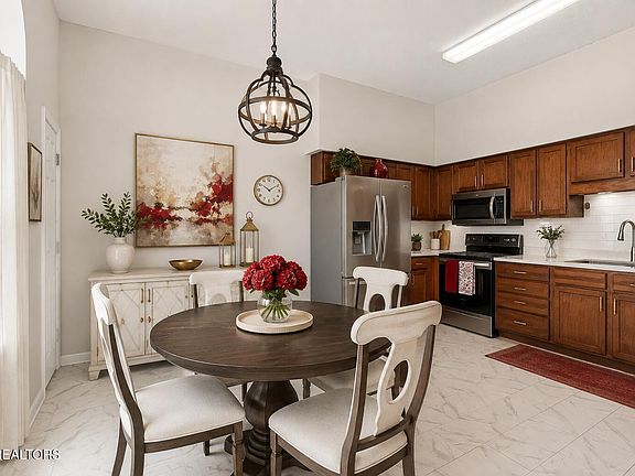 3rd image of 6504 Hickory Valley Way #3