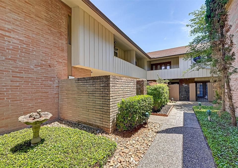 Hidden gem, conveniently located in Tanglewood! Unit has covered parking and can be accessed from the cul-de-sac or from the covered parking spot. Well-maintained complex and condo.
