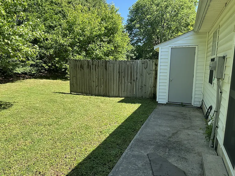 216 McFadden St — Photo 3