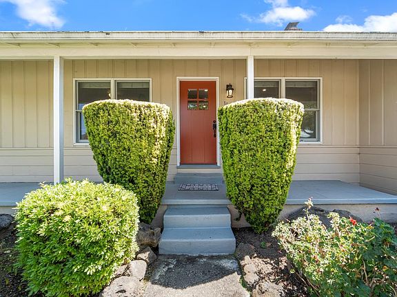 2nd image of 1021 Larkspur Dr