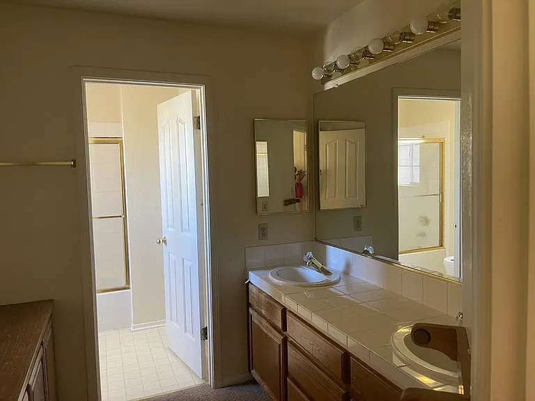2234 Prestwick Dr — Photo 7