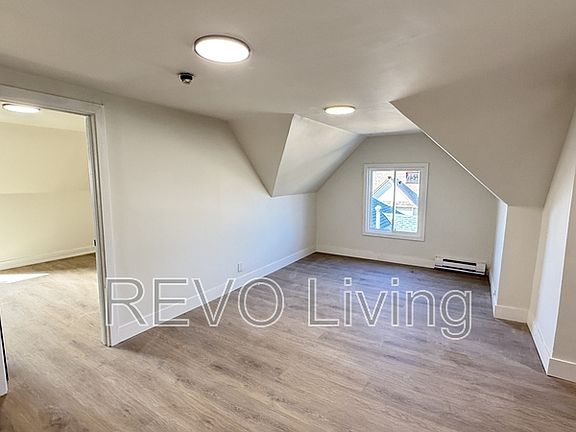 5th image of 4585 Ryerson Cres Unit 3