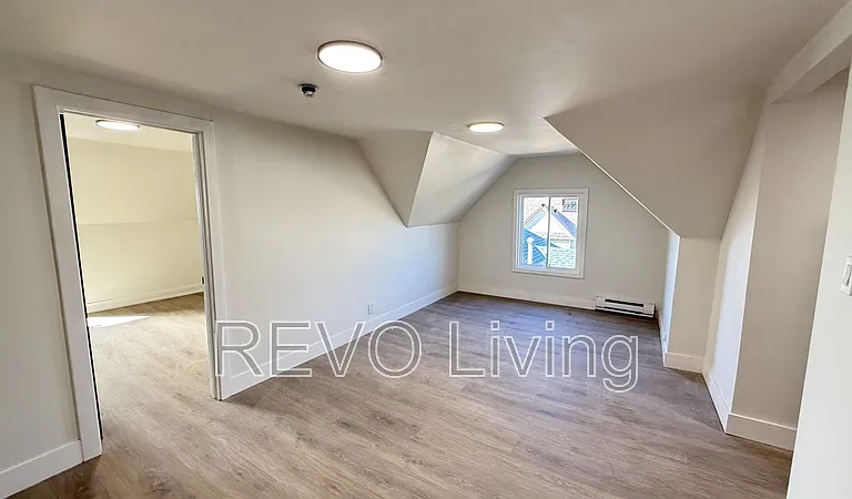 4585 Ryerson Cres #3 — Photo 5