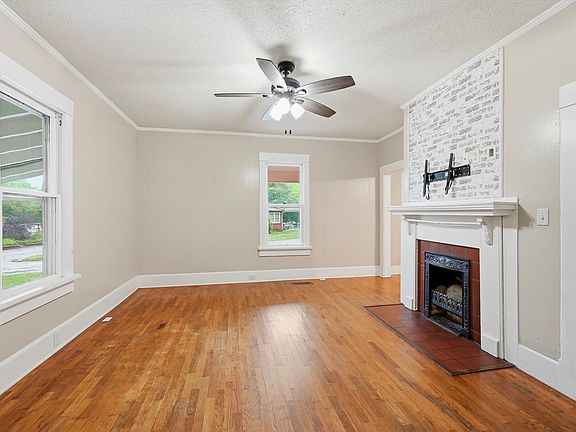 3rd image of 303 Blount St
