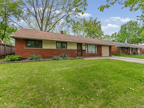 35463 Seville St, Clinton Township, MI 48035