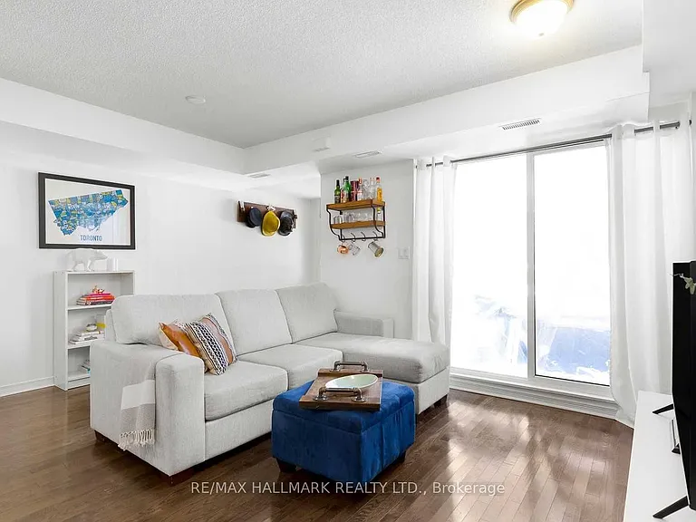 11 Ruttan St #122 — Photo 3
