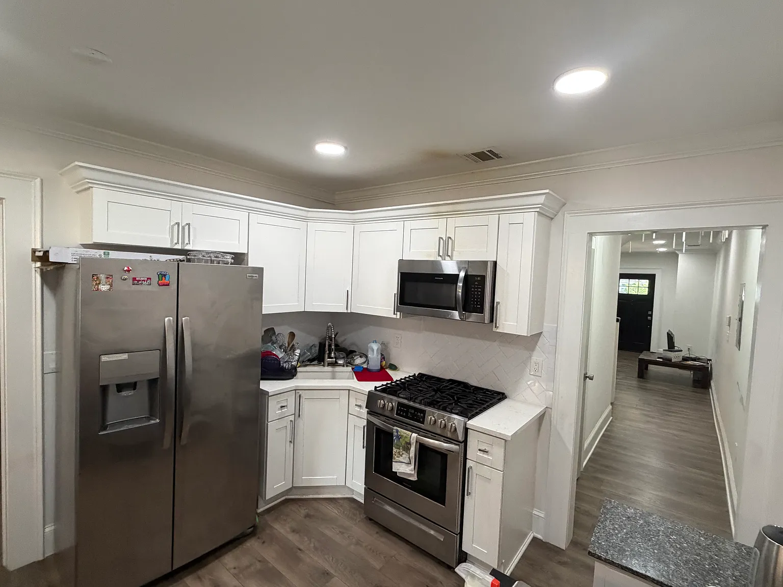 3 bed, 2.5 bath, 9999 sqft, $4,000 — Photo 4