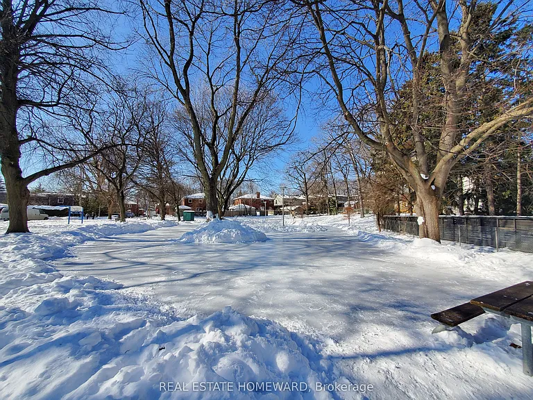 21 Love Cres #MAIN FLOOR — Photo 46