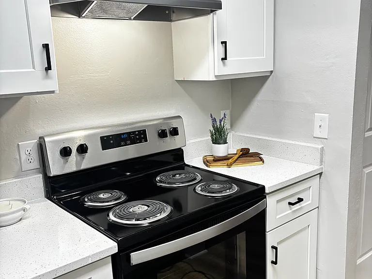 Brookhaven Apartments — Photo 14