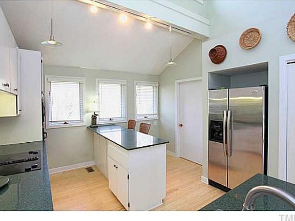 4th image of 106 Fieldstone Ct