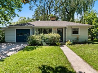 540 Clover Ln, Green Bay, WI 54301