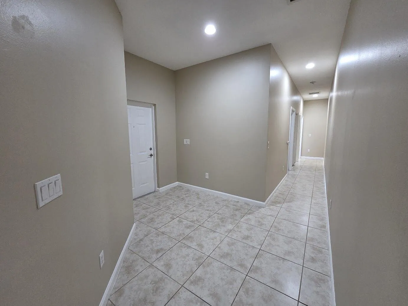 3 bed, 2.0 bath, 1712 sqft, $2,600 — Photo 4