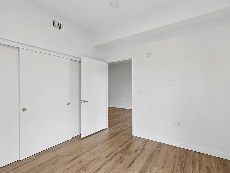 Maxwell Apartments — Photo 25