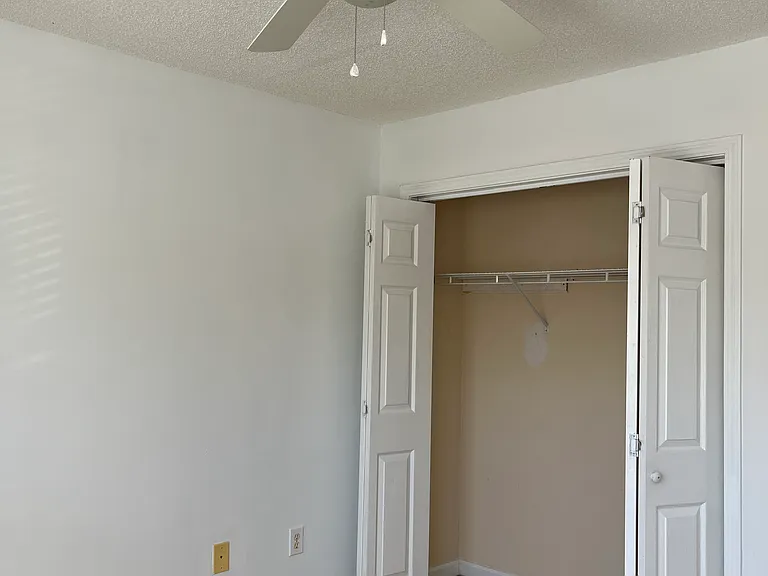 1029 Hickory Dr #B — Photo 9