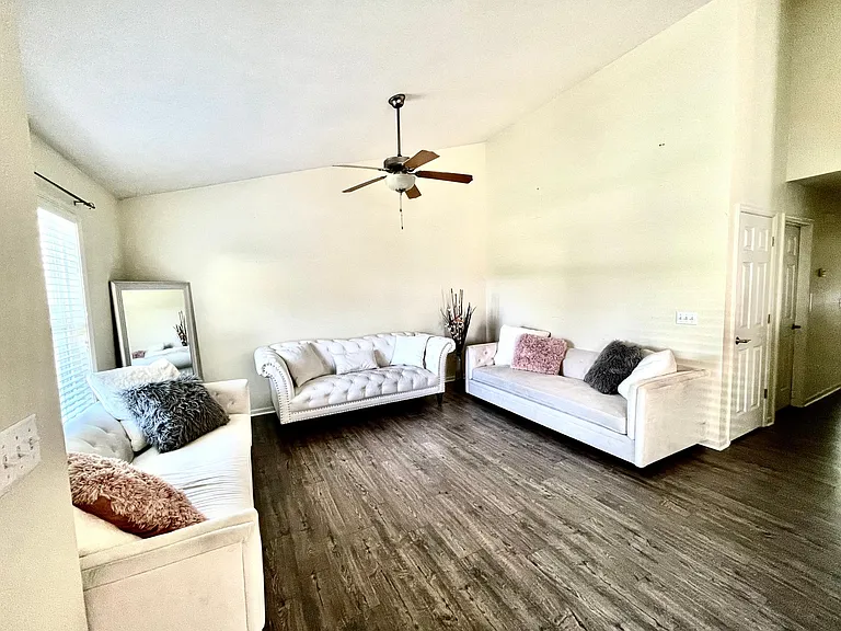 3524 Durham Ln — Photo 5