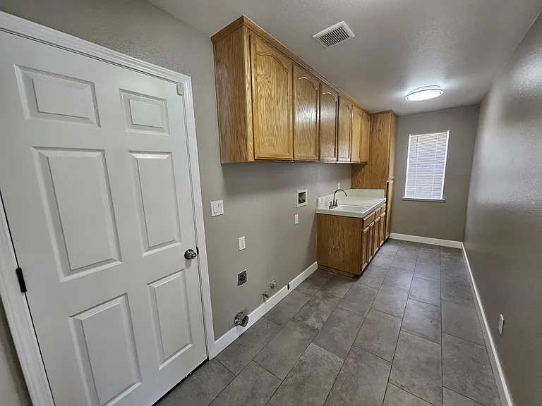 1836 Winding River Ct — Photo 23