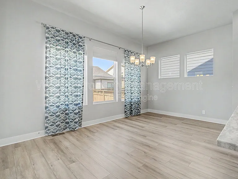 21087 E 62nd Dr — Photo 5