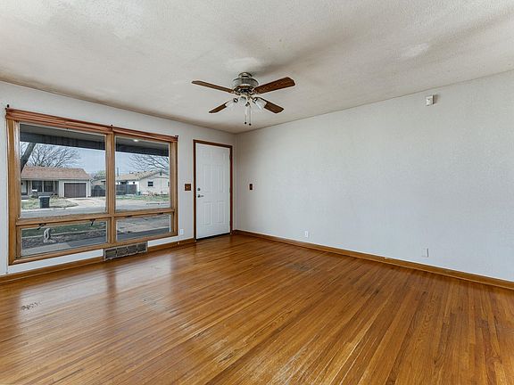 3rd image of 3310 S Mount Carmel Ave