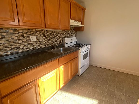 3rd image of 5 Millers Ln #25A