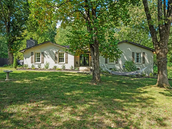 2458 Barwood Dr, Greenbrier, TN 37073