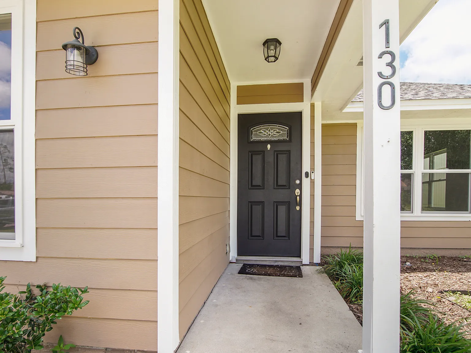 3 bed, 1388 sqft, $2,000 — Photo 2