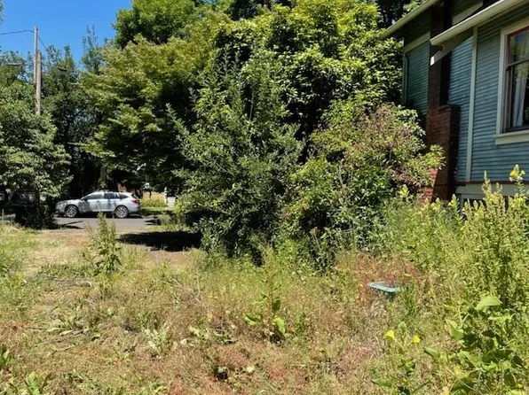 3944 SE Ivon St, Portland, OR 97202