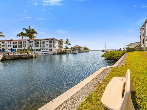 803 River Point Dr, Naples, FL 34102